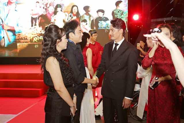 1z.968.dien-vien-hoang-phuc-va-ba-xa-ra-mat-phim-bau-vat-troi-cho-4