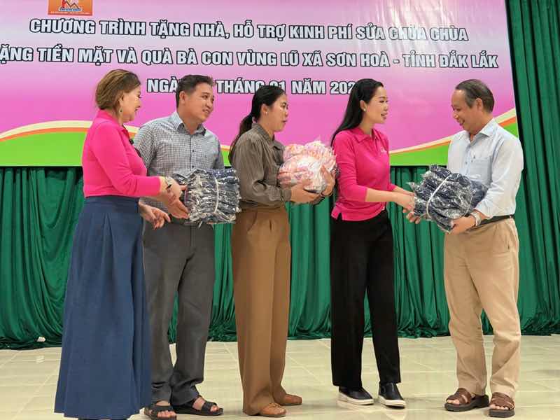 1z.989.nsnd-trinh-kim-chi-thien-nguyen-truyen-thong-spotlight-vietnam-5