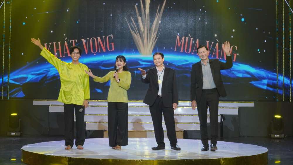 17.KHAT-VONG-MUA-VANG-SPOTLIGHT-VIETNAM2
