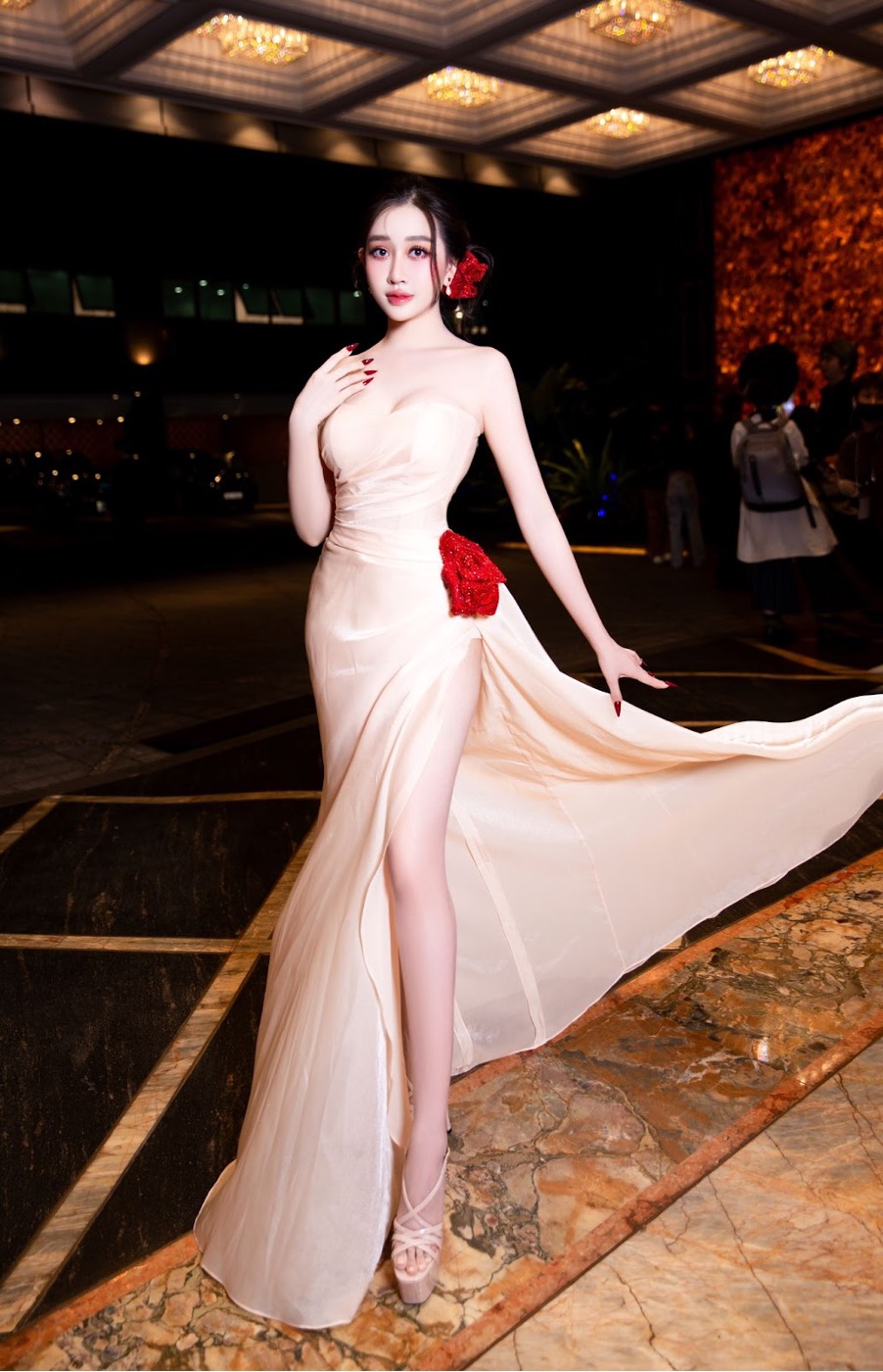 612.Hoa-hau-huynh-thuy-anh0