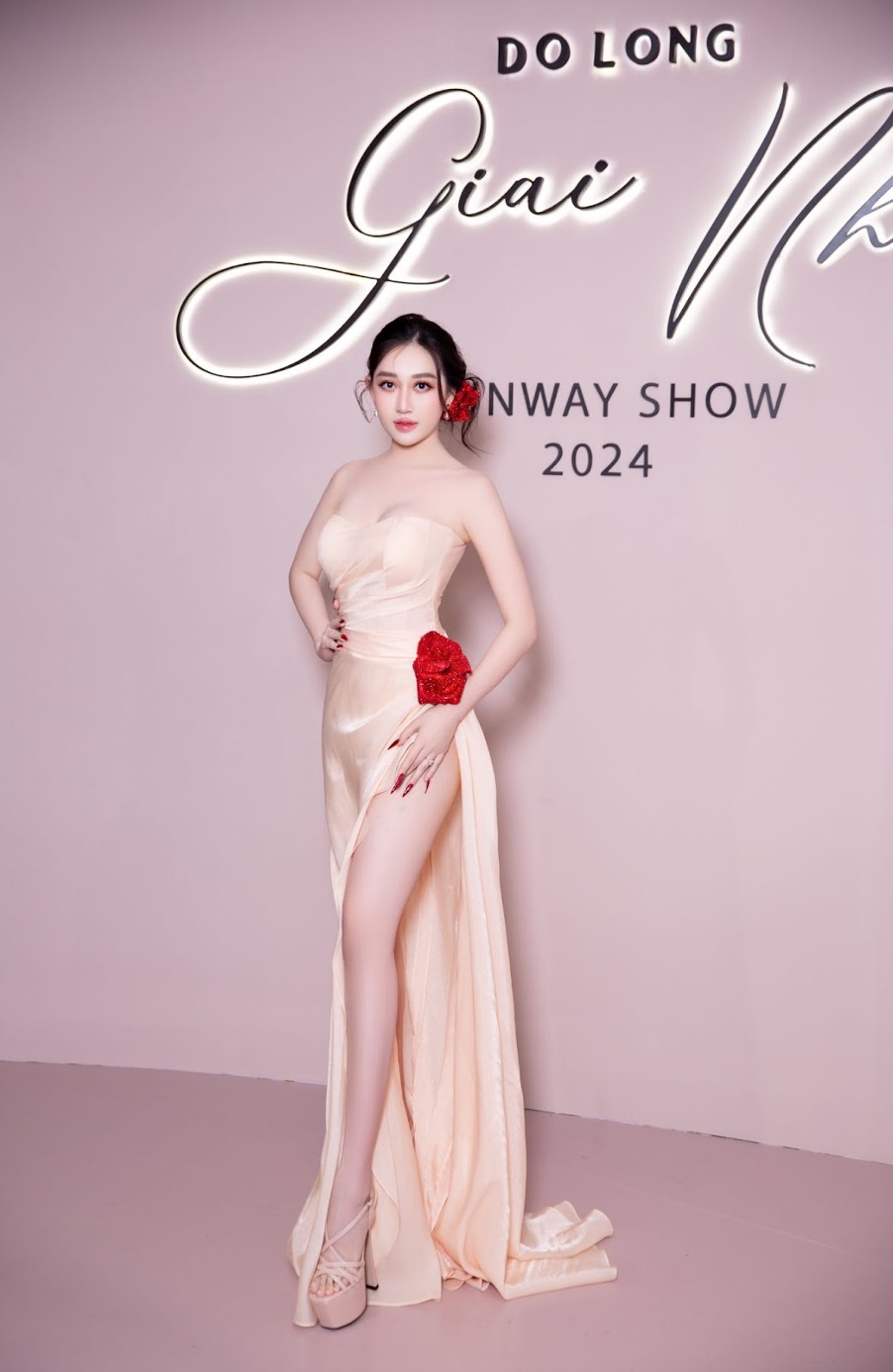 612.Hoa-hau-huynh-thuy-anh1