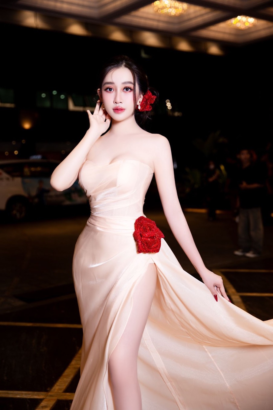 612.Hoa-hau-huynh-thuy-anh3