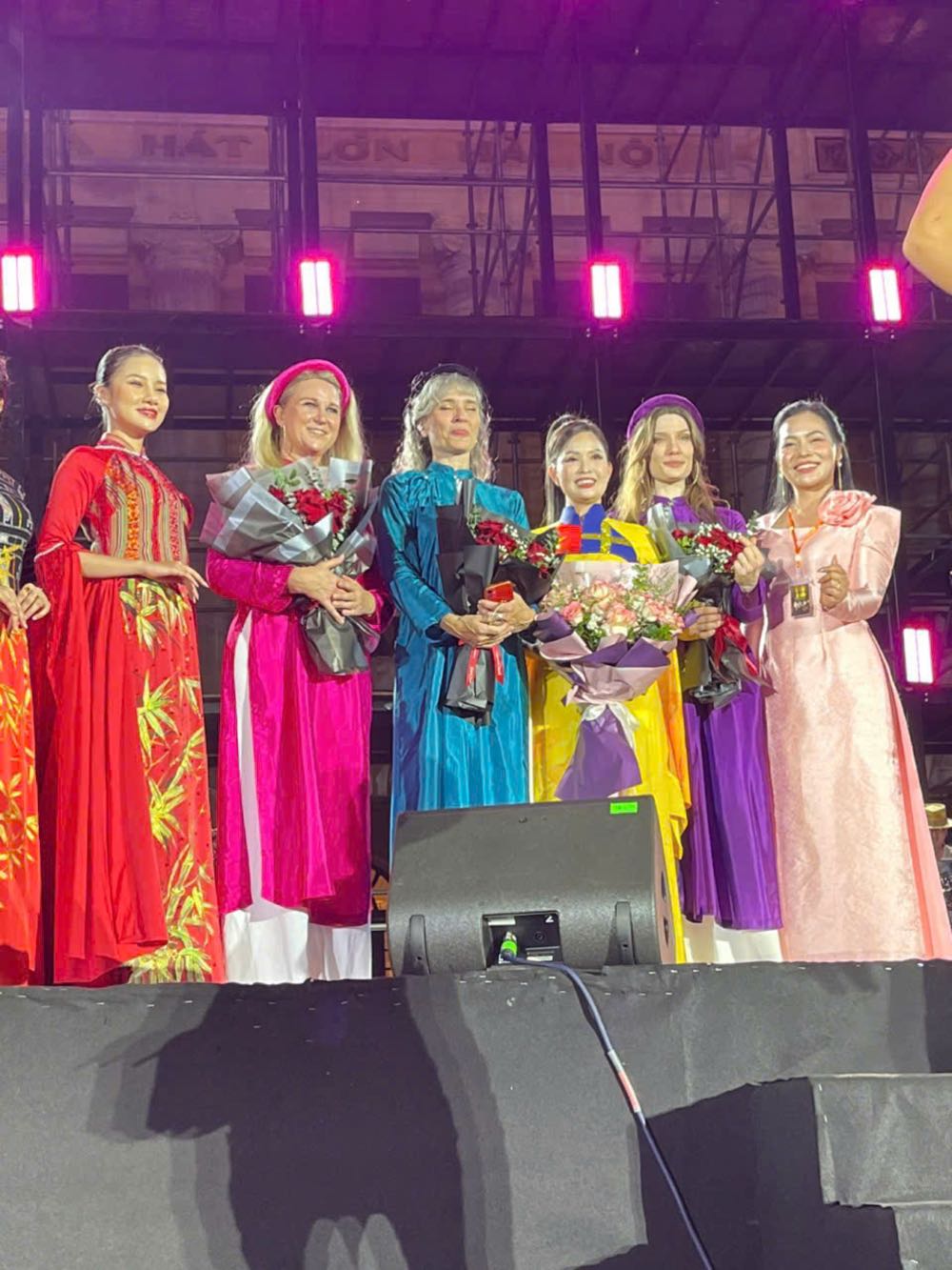 85.BST-sac-mau-di-san-NTK-Cao-Thu-Van6