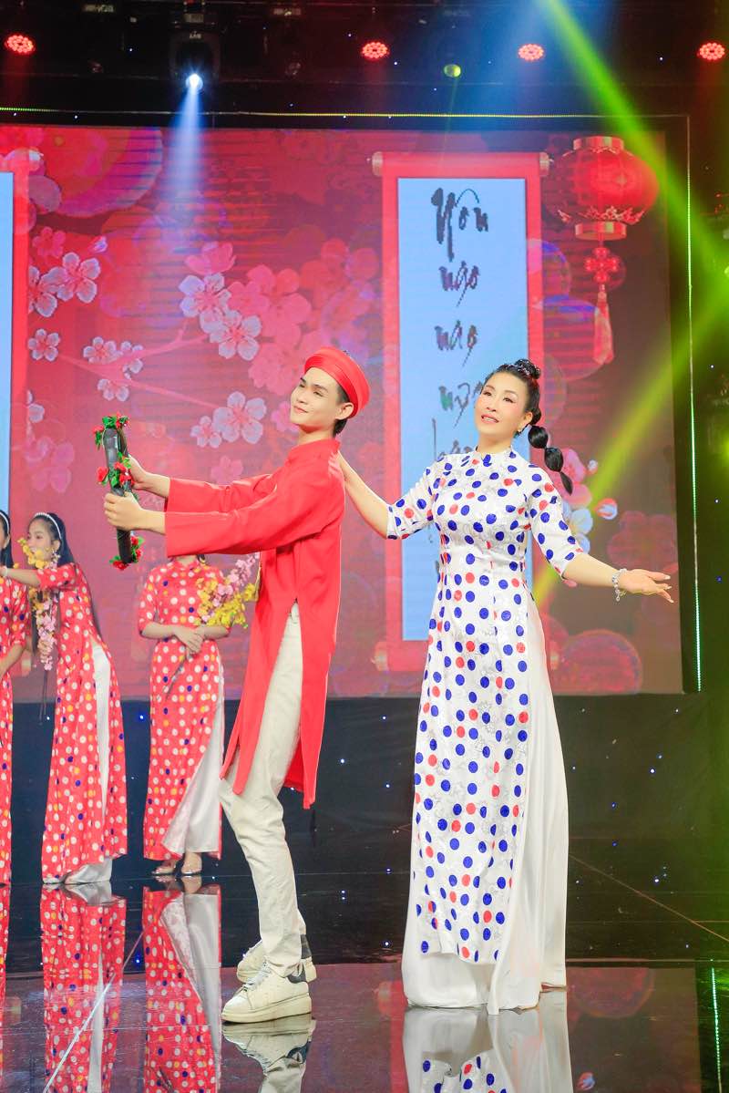 889.kieu-oanh-spotlight-vietnam4