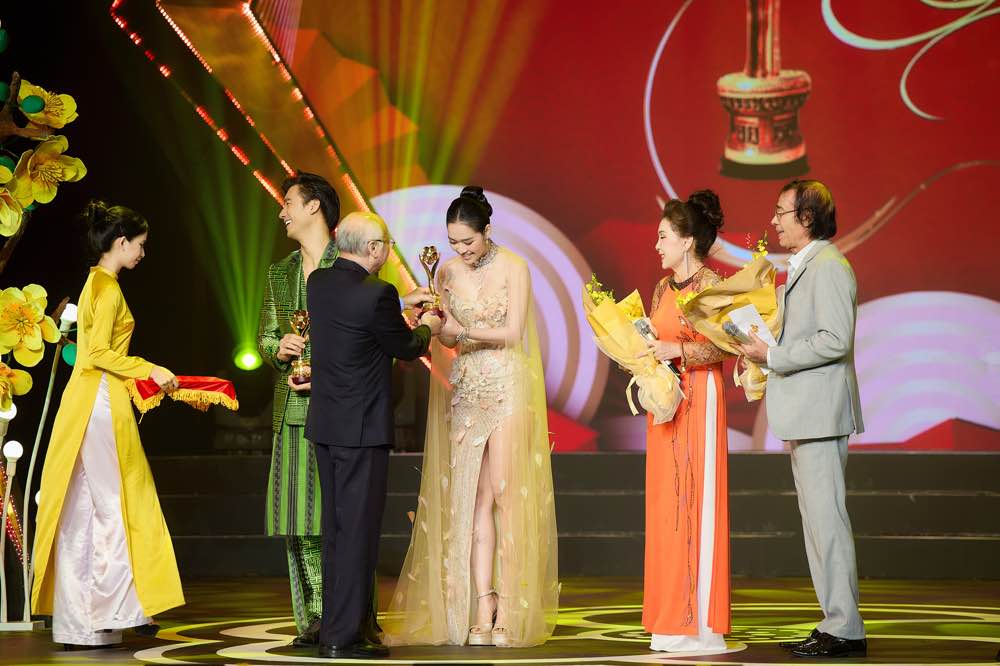 899.diep-bao-ngoc-spotlight-vietnam5