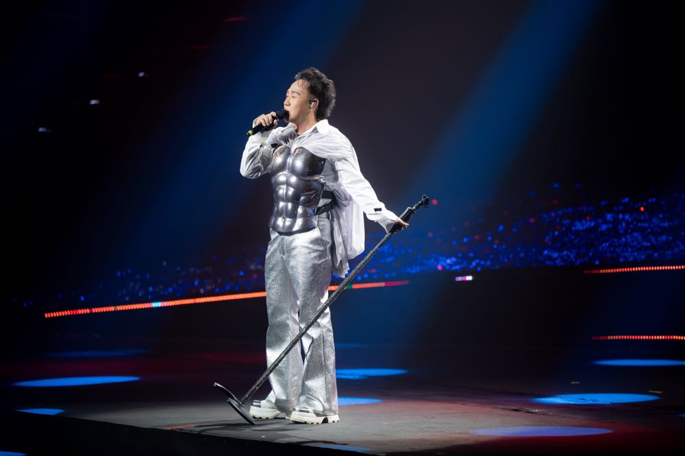 958.trung-quan-idol-concert3