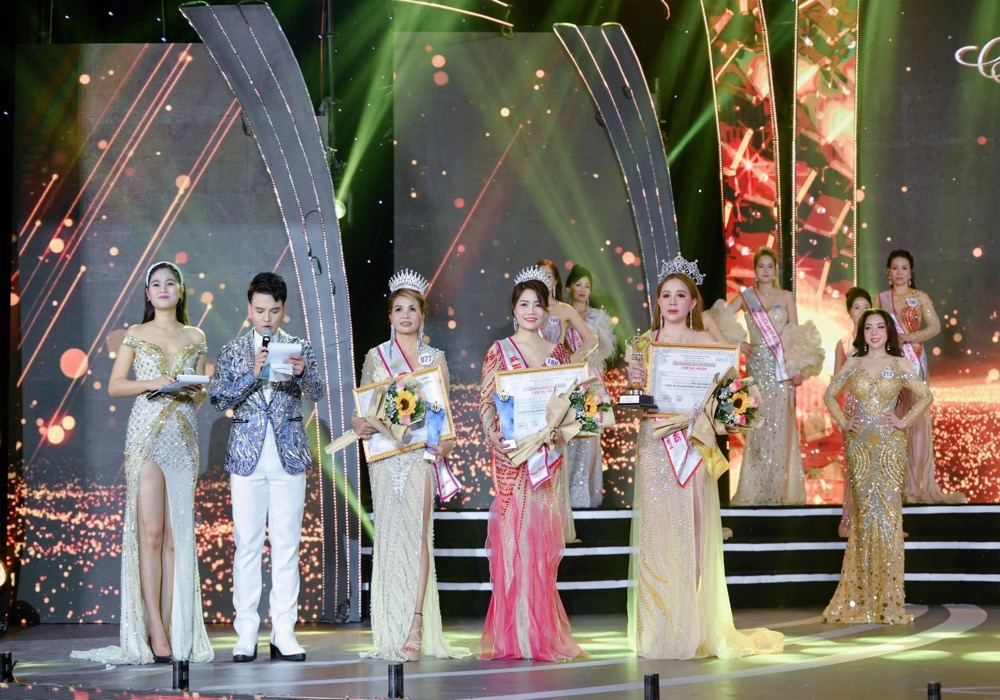 thi-sinh-dang-quang