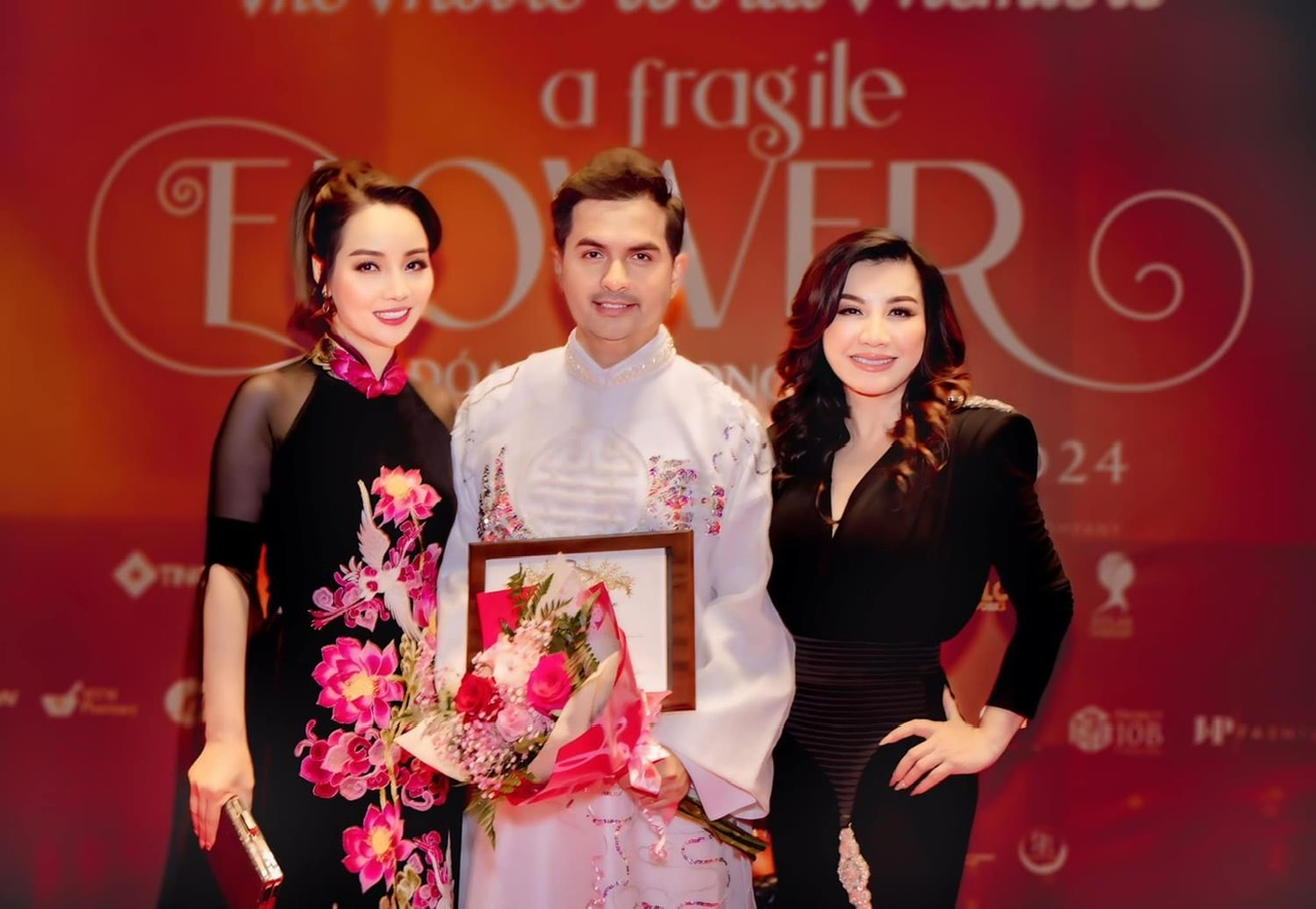 Đao dien Mai Thu Huyen va 2 dien vien Đuc Tien va Trizzie Phuong Trinh