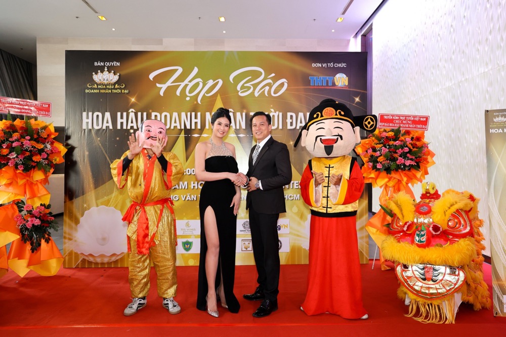 Hoa-hau-doanh-nhan-thoi-dai-20239