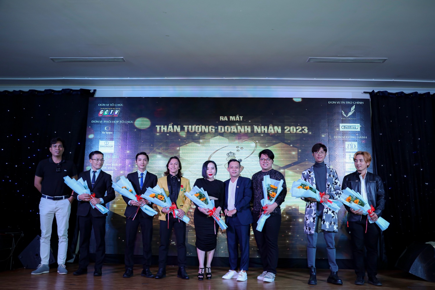 17.Đai dien cac nha tai tro