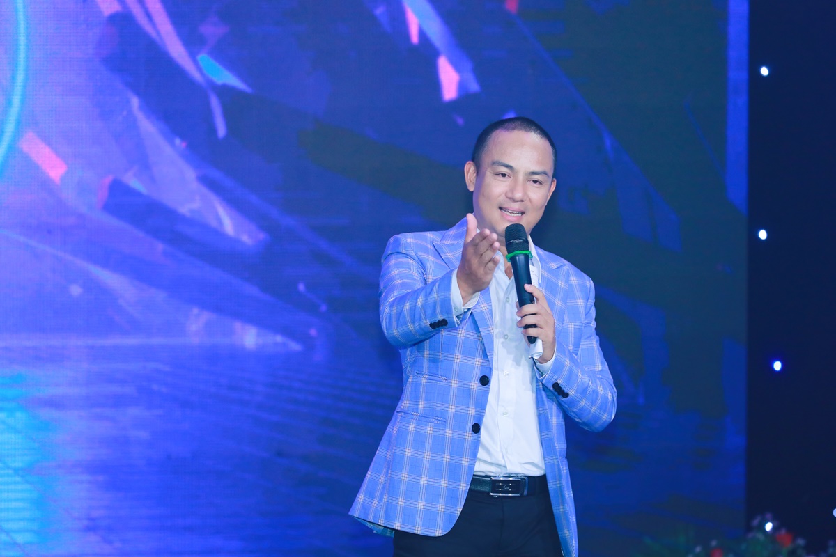 34.Nha bao - MC Nguyen Duy Manh - truong BTC cuoc thi 3