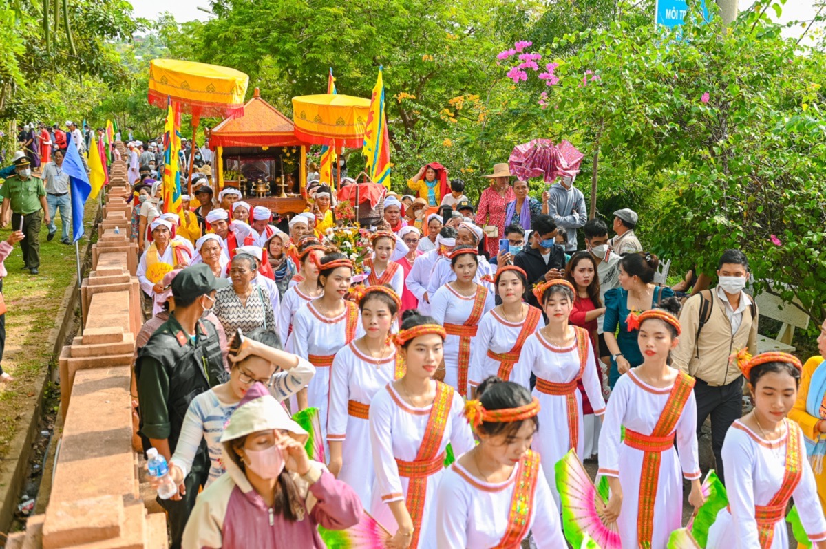 75.Namvuong-hoahau9