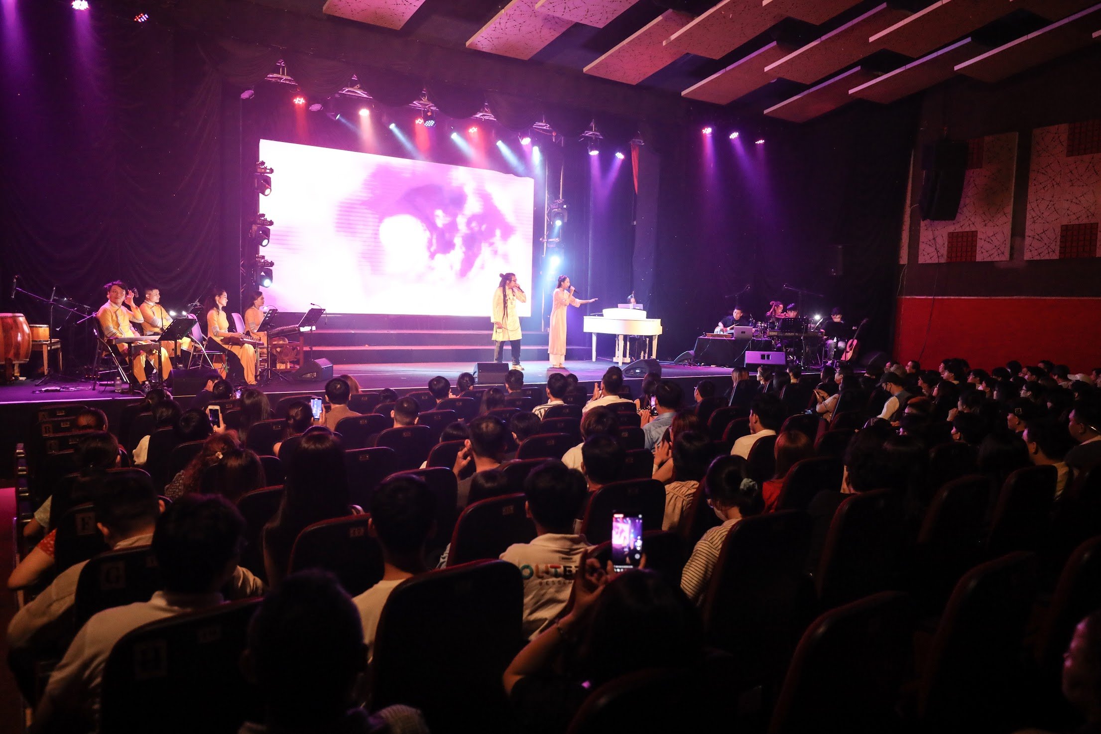 41.42.Tiet muc mien Trung Beatboxer Sun va ca si Hanh Tien cung producer Lamie