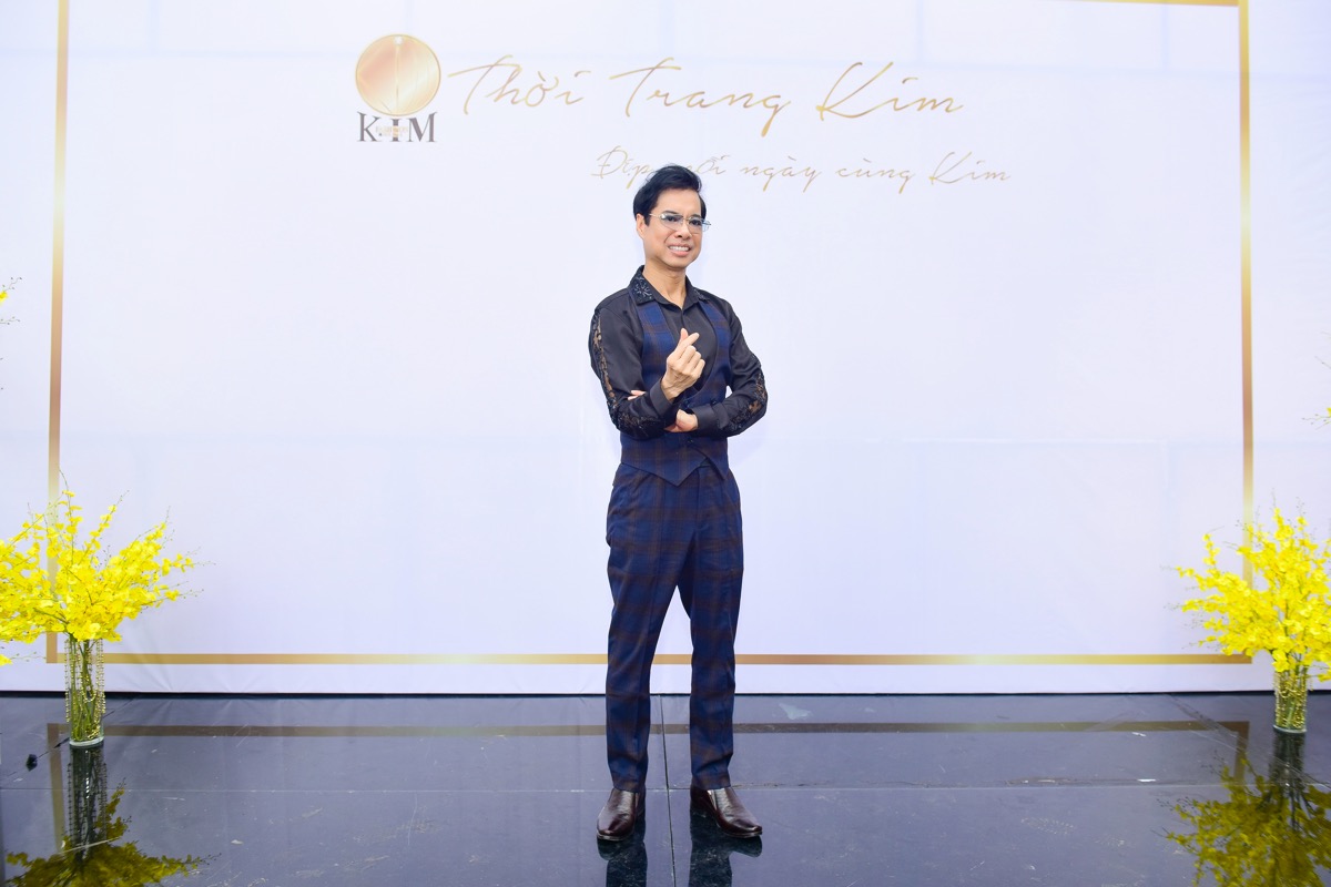56.Danh ca Ngoc Son