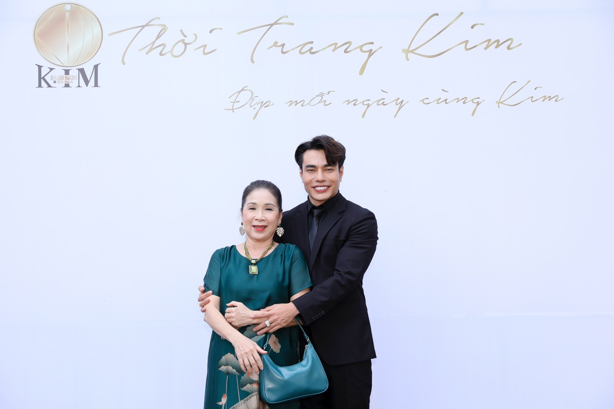 56.NSND Kim Xuan - Dien vien Le Duong Bao Lam