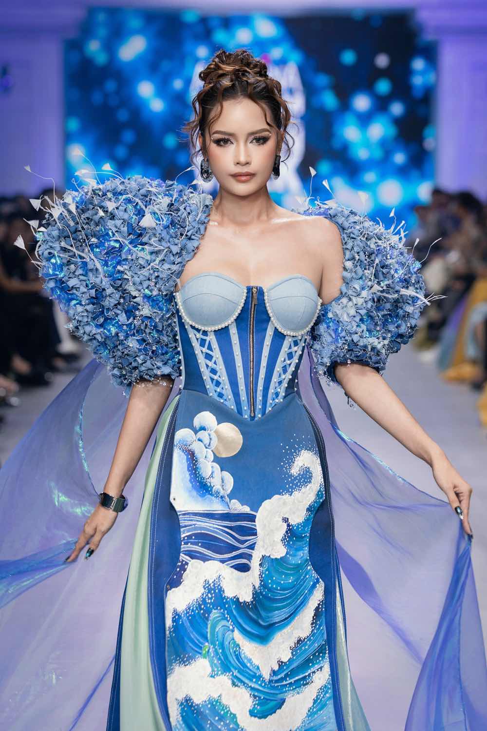 1z.180.truyen-thong-spotlight-vietnam-thuy-anh-dang-trong-minh-chau- 13