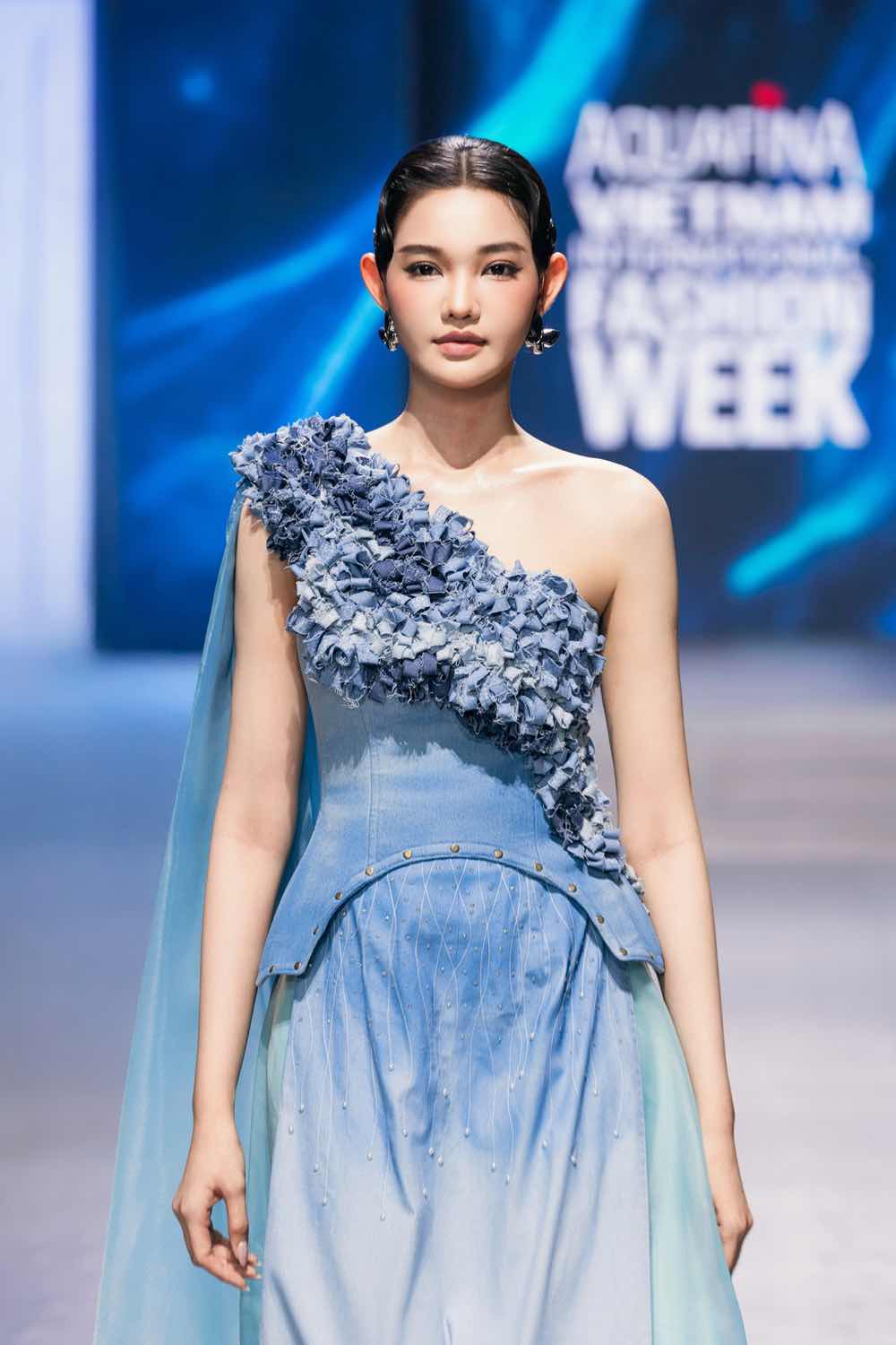 1z.180.truyen-thong-spotlight-vietnam-thuy-anh-dang-trong-minh-chau- 33