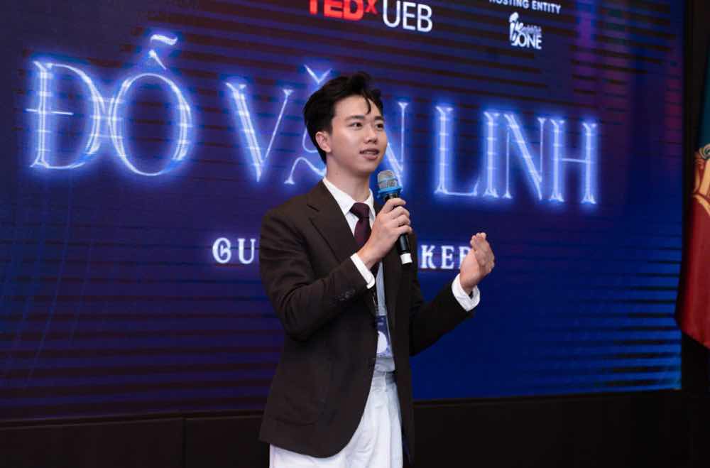 1z.263.TEDxUEB2026-truyen-thong-spotlight-viet-nam-2