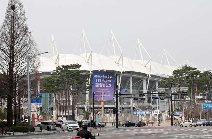 1z.609.san-van-dong-goyang1