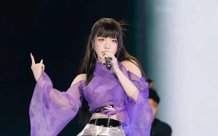 1z.804.han-sara-jungkook-bts-hooligan3