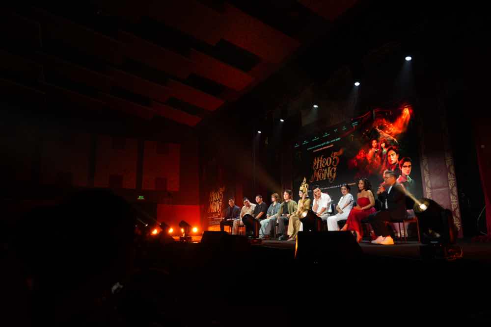 1z.839.vo-tan-phat-tran-ngoc-vang-heo-nam-mong-truyen-thong-spotlight-vietnam-7