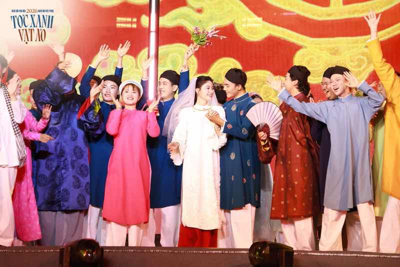 1z.858.toc-xanh-vat-ao-2026-truyen-thong-spotlight-vietnam-2