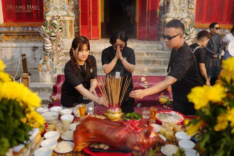 1z.868.hoang-hau-cuoi-cung-9