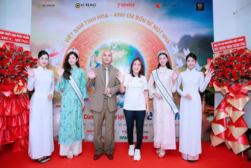 1z.880.viet-nam-tinh-hoa-anh-em-bon-be-mot-nha-9