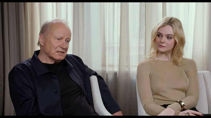 1z.887.Stellan Skarsgard va Elle Fanning