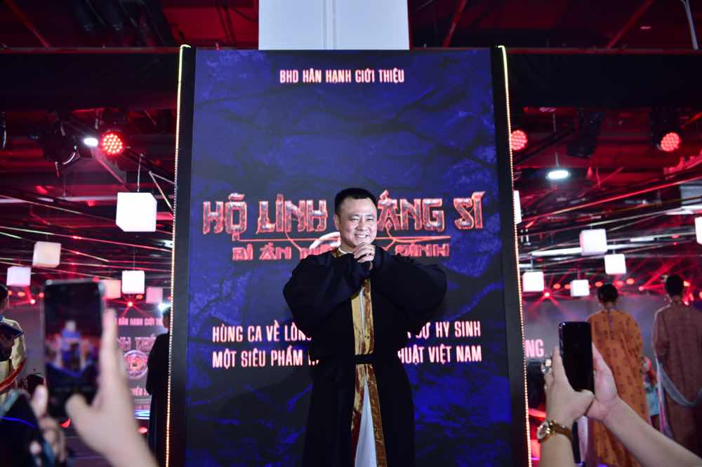 NSND Tu Long tai buoi Trien lam1