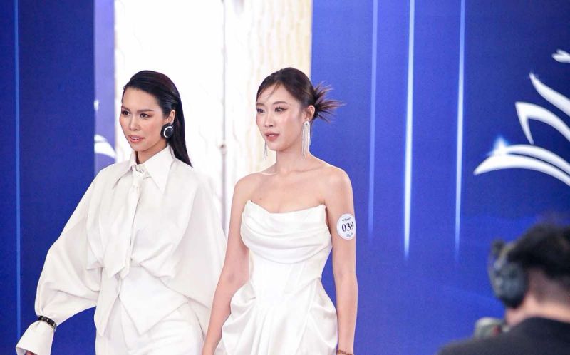 Khoảnh khắc ‘để đời’: Thí sinh Gen Z - Nguyễn Phương Anh liều rủ siêu mẫu Hà Anh lên sàn diễn