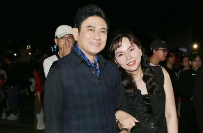 Vợ chồng Ho&agrave;ng Ph&uacute;c - Uy&ecirc;n Phương tại thảm đỏ ra mắt &lsquo;&rsquo;B&aacute;u Vật Trời Cho''