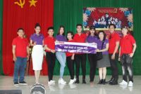Nhiều nghệ sỹ kh&ocirc;ng ngại vất vả c&ugrave;ng Ho&agrave;ng Phi Kha đi l&agrave;m từ thiện