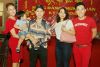 Nhiều nghệ sỹ chung tay lo cho b&agrave; con ngh&egrave;o ở quận 12 c&oacute; c&aacute;i Tết sung t&uacute;c