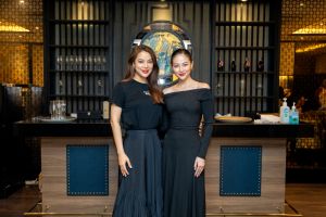 &#039;&#039;Bà trùm&#039;&#039; Nova Entertainment Trương Ngọc Ánh thân thiết với Miss Earth 2018 Phương Khánh