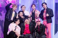 "DO IT" Stray Kids ''l&agrave;m mưa l&agrave;m gi&oacute;'' tr&ecirc;n BXH Top 10 Billboard 200