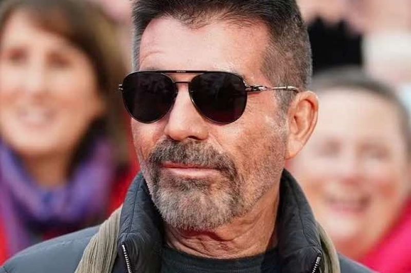 Simon Cowell bị đám đông la ó