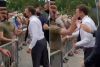 Tổng thống Ph&aacute;p Macron bị t&aacute;t giữa phố