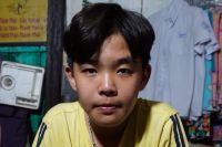 Mỗi ng&agrave;y bụng đ&oacute;i đi học, lại chăm mẹ ốm, nhưng cậu b&eacute; ngh&egrave;o vẫn đạt th&agrave;nh t&iacute;ch học tập đ&aacute;ng nể