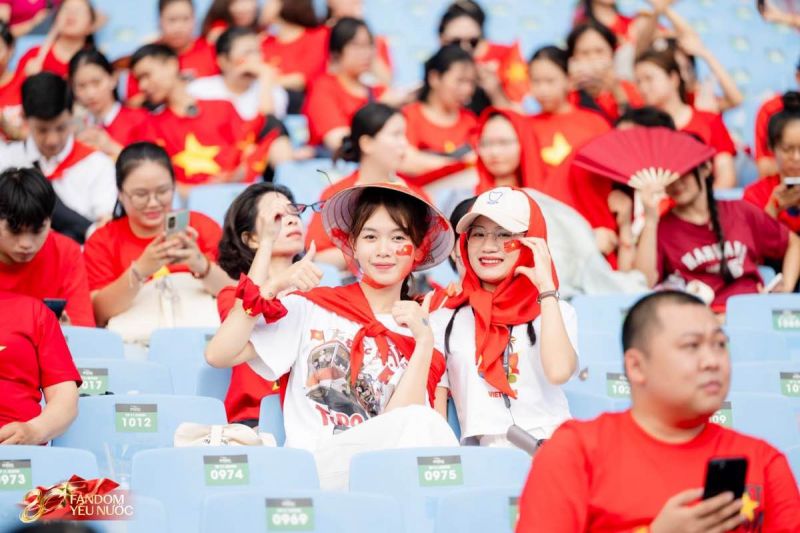 Sân vận động Mỹ Đình: 50.000 người lập "kỷ lục" mặc chung một màu áo!
