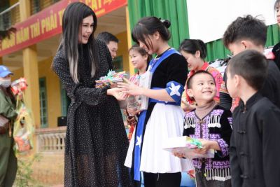 Phúc Anh tiếp tục dự án “54 Dân Tộc Việt Nam” tại Lào Cao, Tuyên Quang, Thanh Hòa
