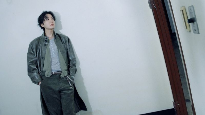 BTS h&eacute; lộ hậu trường MV Merry Go Round