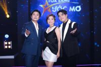 Nguyễn Đ&igrave;nh Vũ vừa chấm thi vừa tấu h&agrave;i khiến kh&aacute;n giả cười nghi&ecirc;ng ngả