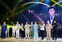 Ph&ugrave;ng Thế Phi đăng quang &Eacute;n Xu&acirc;n m&ugrave;a đầu ti&ecirc;n