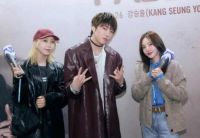 Sandara Park ủng hộ Minzy, hủy theo d&otilde;i Park Bom giữa tranh c&atilde;i