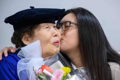 Tốt nghiệp ở tuổi 85, h&agrave;nh tr&igrave;nh chưa bao giờ muộn của Kim Jeong ja