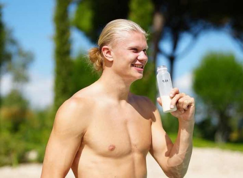Th&oacute;i quen buổi s&aacute;ng của Erling Haaland