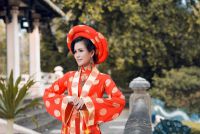 Th&ugrave;y Trang khoe vẻ quyền qu&yacute;, cao sang trong &Aacute;o d&agrave;i cưới cung đ&igrave;nh của NTK Việt H&ugrave;ng