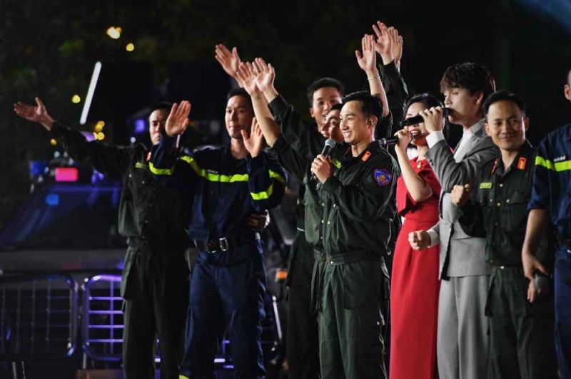 Xúc động hành trình quả cảm của 16 nghệ sĩ nổi tiếng nhập vai chiến sĩ CAND Việt Nam trong tập cuối cùng “Chiến Sĩ Quả Cảm”