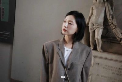 Kim Ji Won g&acirc;y sốt với m&aacute;i t&oacute;c bob thanh lịch tại Milan